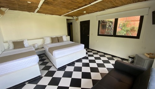 Habitación cuádruple, balcón