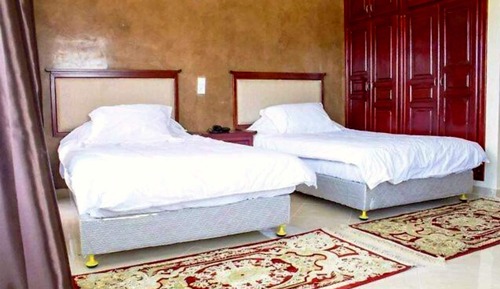 Habitación estándar con 1 cama doble o 2 individuales, terraza, vistas a la montaña