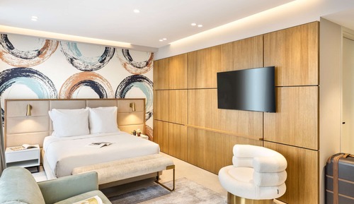 Habitación superior, 1 cama de matrimonio grande con sofá cama