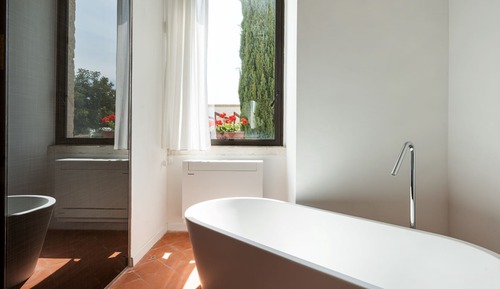 Habitación Deluxe, 1 cama de matrimonio grande, balcón, en una planta alta