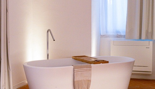 Habitación Deluxe, 1 cama de matrimonio grande, bañera, en una planta alta