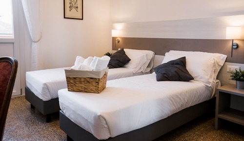 Habitación estándar con 1 cama doble o 2 individuales
