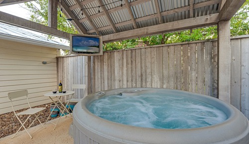 Casa, 1 cama de matrimonio grande, bañera de hidromasaje