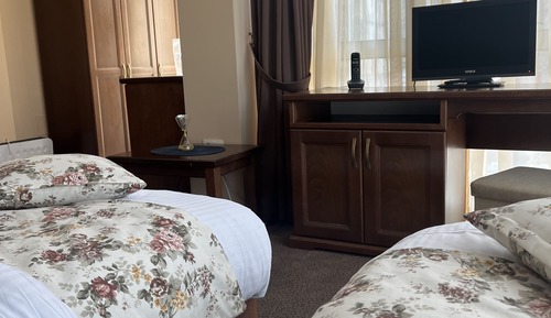 Habitación básica con 1 cama doble o 2 individuales