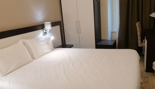 Habitación superior con 1 cama doble o 2 individuales