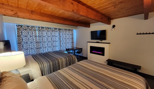 Habitación doble, 2 camas de matrimonio, chimenea