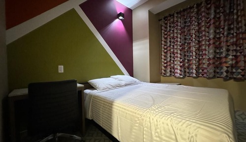 Habitación individual económica, 1 cama de matrimonio, no fumadores, baño privado
