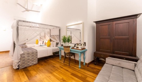 Habitación familiar, varias camas, balcón, vistas al jardín