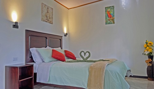 Cabaña Confort, 1 cama de matrimonio con sofá cama, cocina básica, vistas al jardín