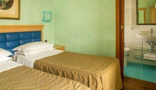 Habitación doble, en edificio anexo
