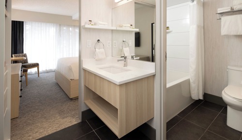 Habitación superior (1 Queen bed with bath)
