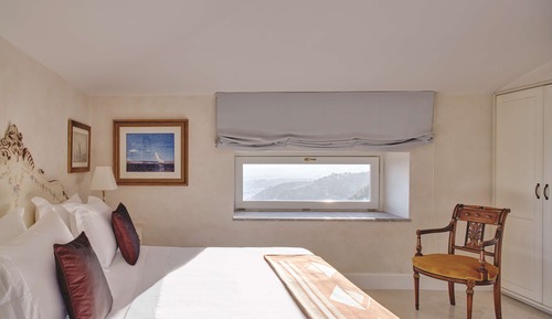 Suite (Greek Theatre)