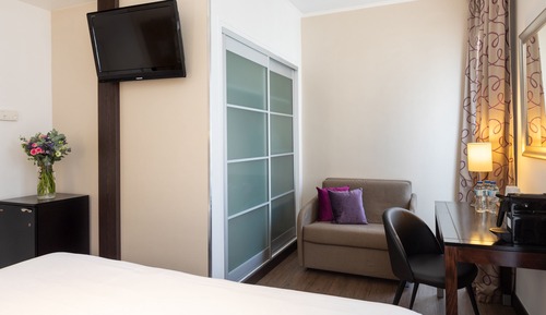 Habitación triple Deluxe, 1 cama de matrimonio con sofá cama