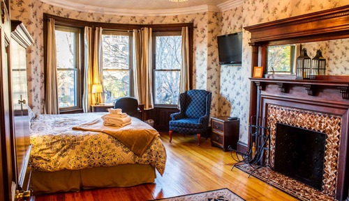 King Room @ 1087 Beacon St. 