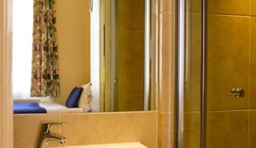 Habitación triple, baño privado