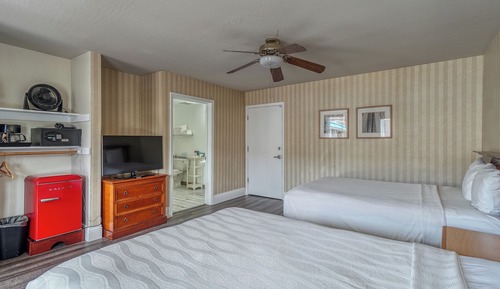 Standard Room, Two Queen Beds, Disability Access. (2 Queen Beds)