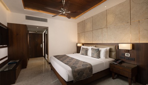 Suite junior, acceso al Business Lounge, vistas a la piscina
