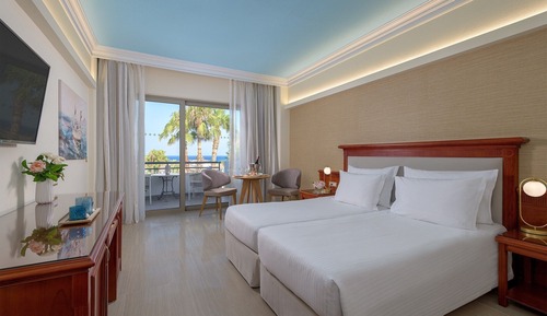 Suite familiar, vistas parciales al mar