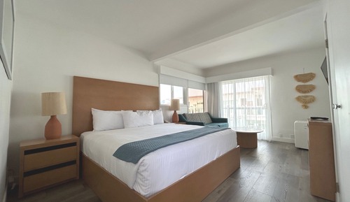 Habitación, 1 cama de matrimonio grande, vistas parciales al mar