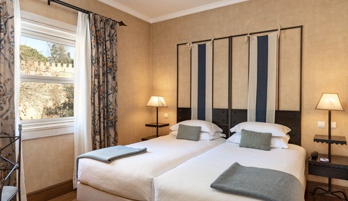 Petite Castelo Room