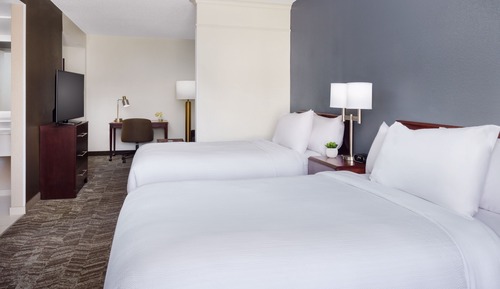 Suite, 2 camas dobles (Hearing Accessible)
