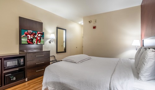 Habitación Premium, 1 cama de matrimonio grande (Upgraded Bedding & Snack, Smoke Free)