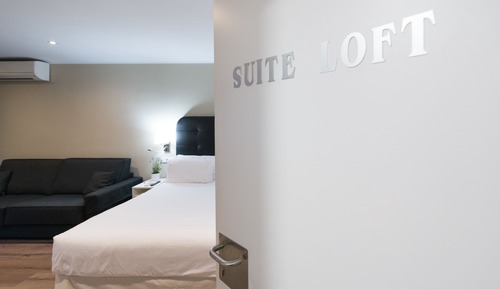Suite estudio, 1 cama de matrimonio grande con sofá cama, patio, planta baja