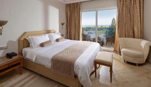 Suite superior, 1 cama de matrimonio grande, vistas a la piscina