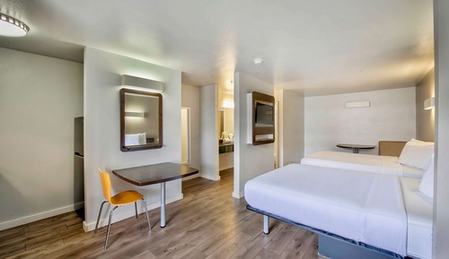 Suite estándar, 2 camas dobles, no fumadores