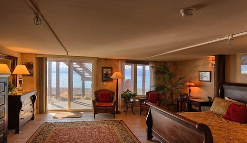 Estudio, 1 cama de matrimonio, vistas parciales al mar, planta baja