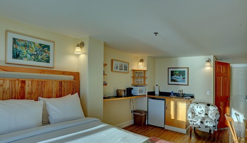 Estudio, 1 cama de matrimonio, vistas parciales al mar, planta baja