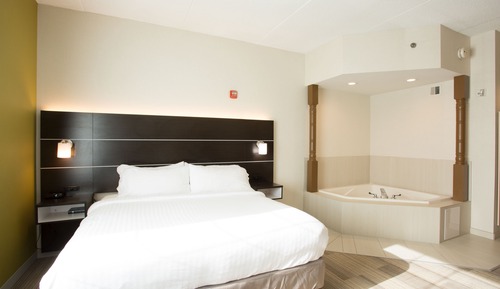 Suite, 1 cama de matrimonio grande, bañera de hidromasaje (Additional Living Area)