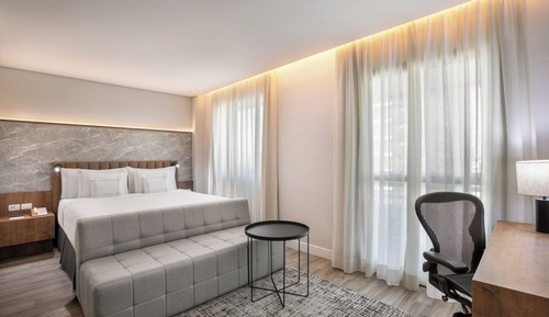 Grand Premium King Bed with Balcony