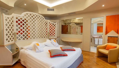 Habitación superior con 1 cama doble o 2 individuales