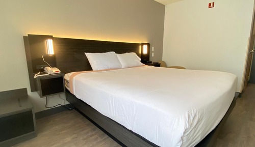 Habitación estándar, 1 cama de matrimonio grande, no fumadores (Non-Accessible)