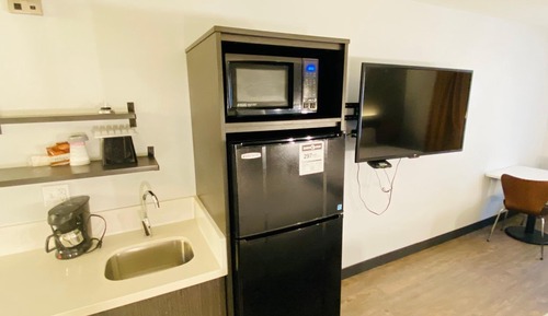 Habitación estándar, 2 camas de matrimonio, no fumadores (Non-Accessible)