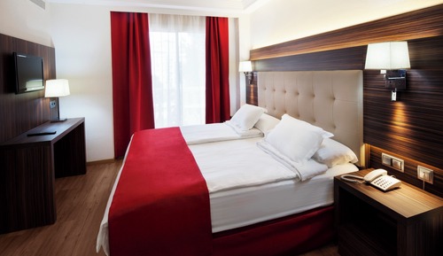 Suite junior, vistas parciales al mar