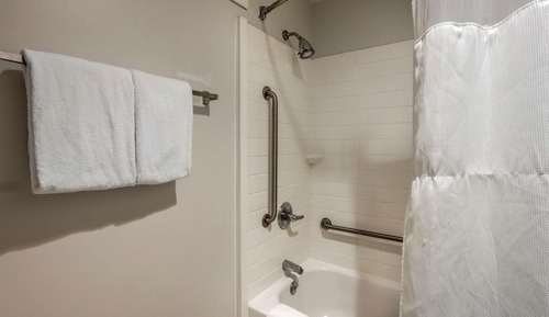 Habitación, 1 cama de matrimonio grande, accesible para personas con discapacidad (Accessible Tub)