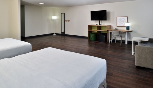 Habitación, accesible para personas con discapacidad, bañera (2 Queens w/Sofabed, Hearing/Mobility)