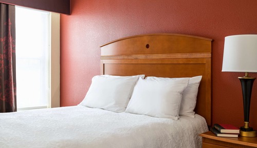 Estándar con cama de matrimonio King