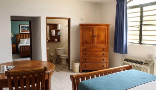 Connecting Room