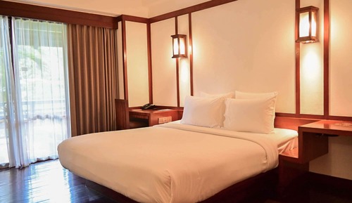 Habitación superior, 1 cama de matrimonio grande, balcón