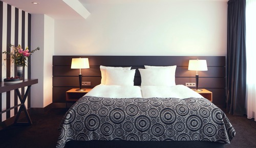 Estudio ejecutivo, 1 cama de matrimonio grande, cocina básica (Converts to 2 Twin Beds)