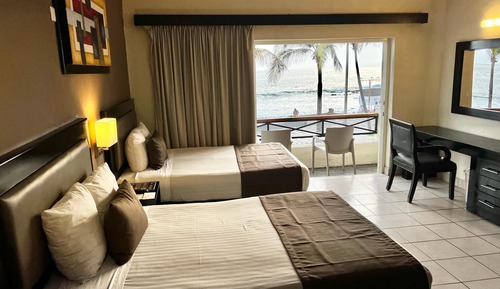 Habitación estándar, 2 camas dobles, vistas al mar