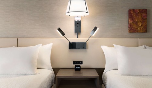 Habitación, 2 camas dobles (Mobility & Hearing, Roll-in Shower)