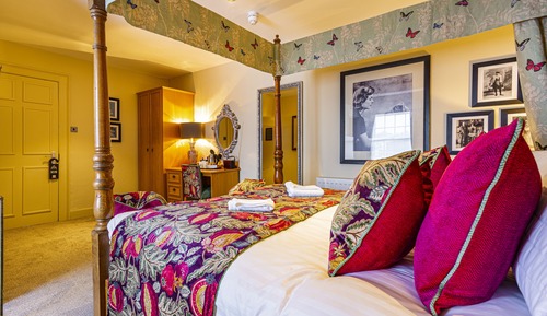 Deluxe Four Poster Room