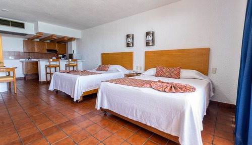 Estudio, 2 camas de matrimonio