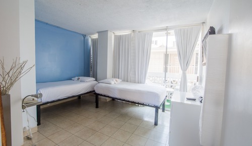 2 Twins Beds Room