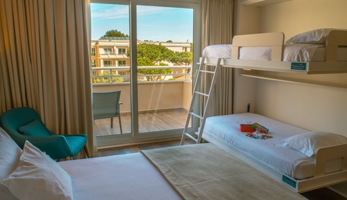 Habitación familiar, balcón