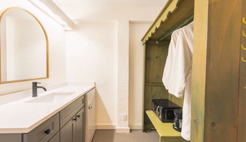 Superior Room- 1 Queen & 1 Double Bed